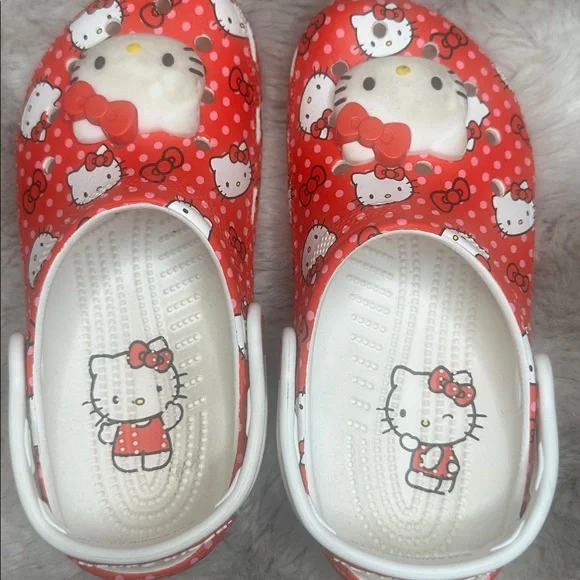 Girls’ Hello Kitty Crocs - Picture 4 of 6